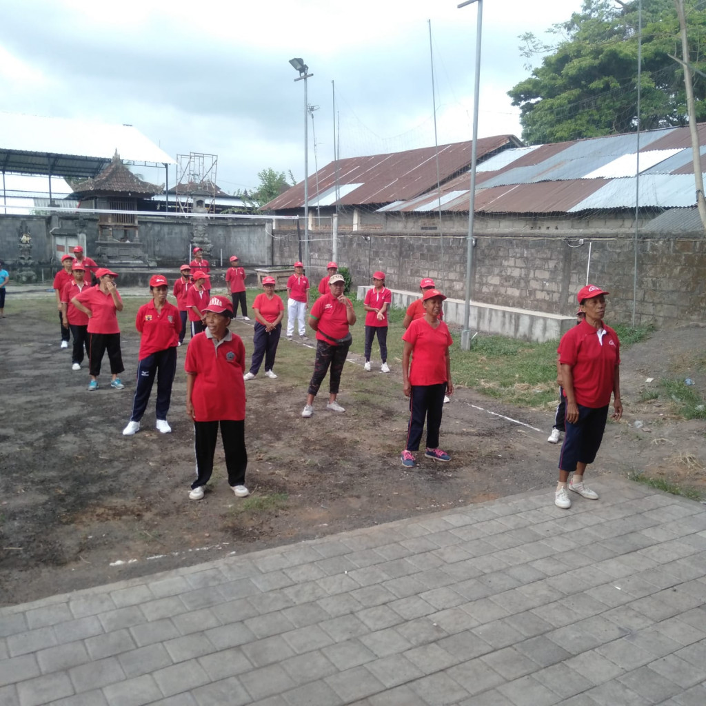 Giat Lansia Br.Panca Warga..dan Pemberian PMT dr Kantor Desa Mengwitani?